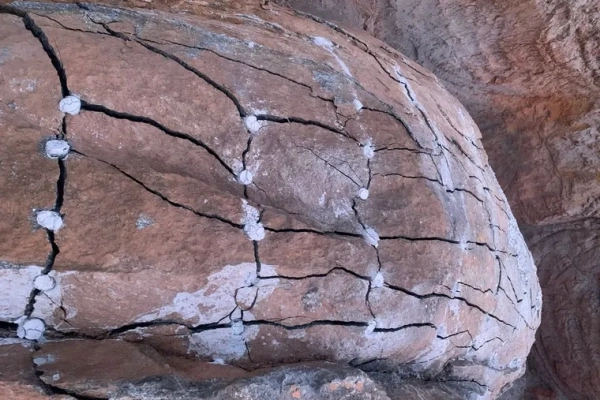 Desmonte de Rochas com Argamassa Expansiva