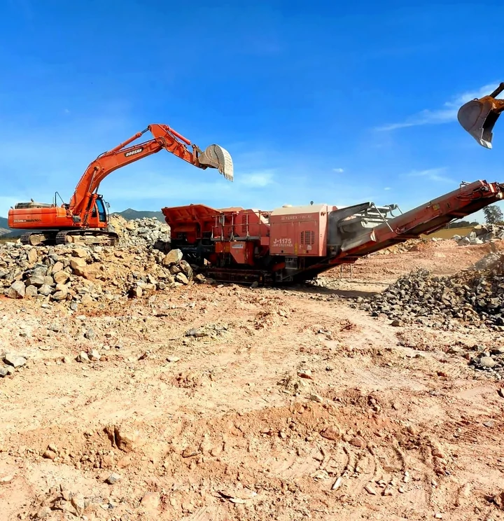 Desmonte de Rochas para Abertura de Estradas (Multimétodos)