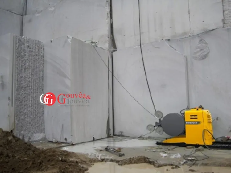 Desmonte de Rocha com Fio Diamantado